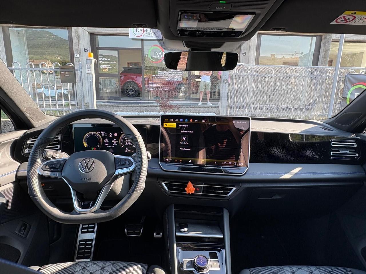 Volkswagen Tiguan VOLKSWAGEN TIGUAN 2.0 TDi R-LINE