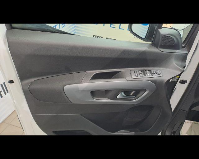 FIAT Doblo Passo Corto 1.5 d 100cv VERSIONE VETTURA