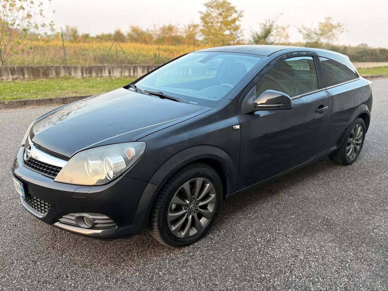 Opel Astra GTC 1.7 CDTI 110CV 3 porte