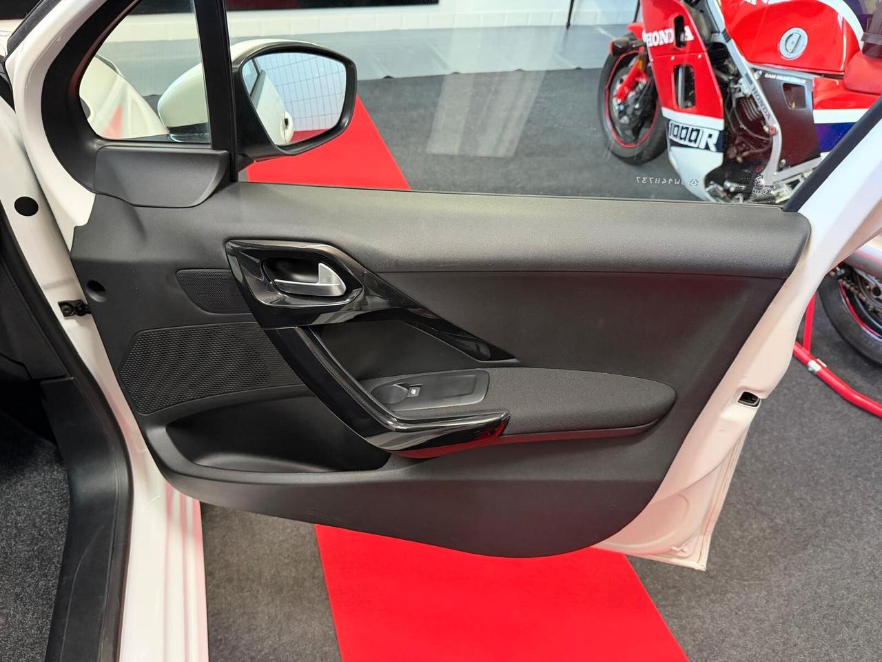 Peugeot 208 PureTech 82 Stop&Start 5 porte Signature