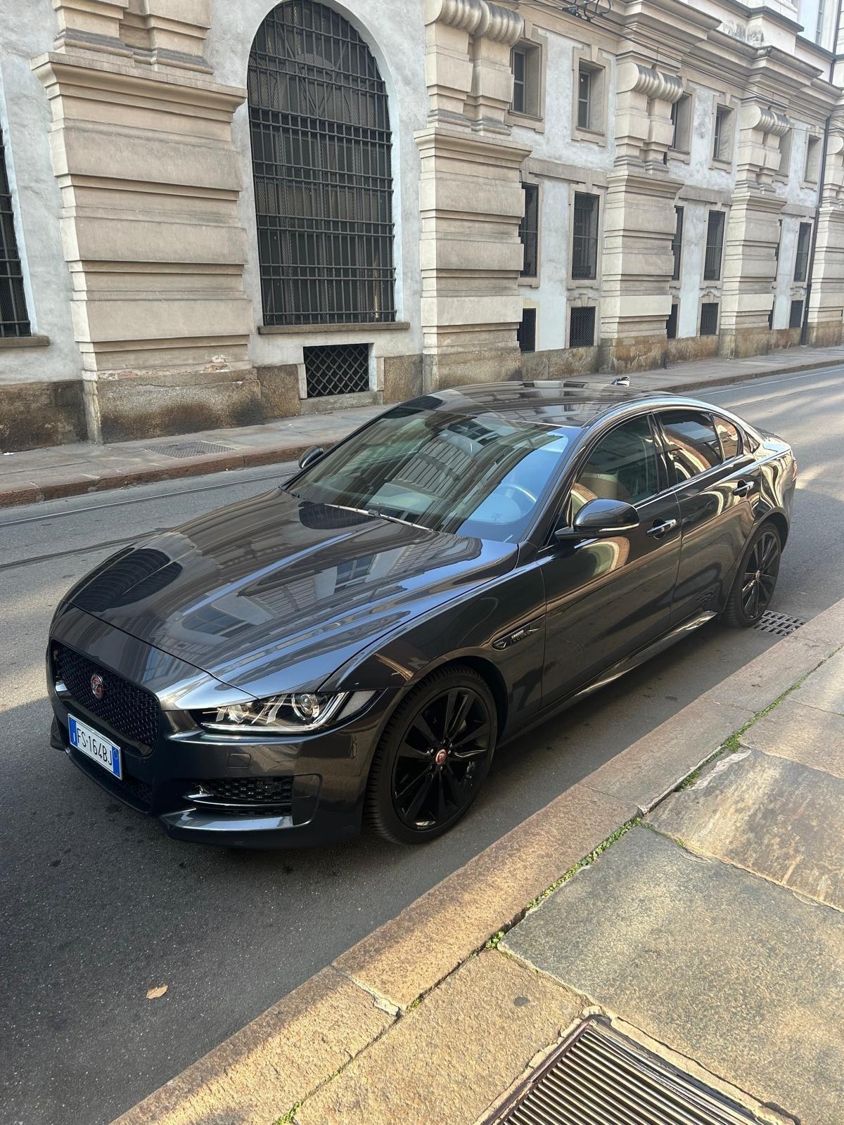 Jaguar XE 2.0 D 240 CV AWD aut. R-Sport