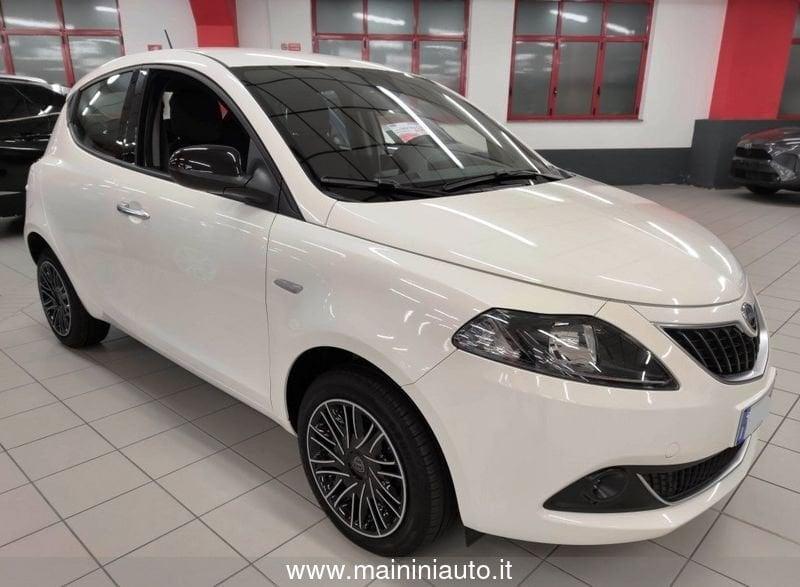 Lancia Ypsilon 1.0 Hybrid 70cv 5P Platino + Car Play m