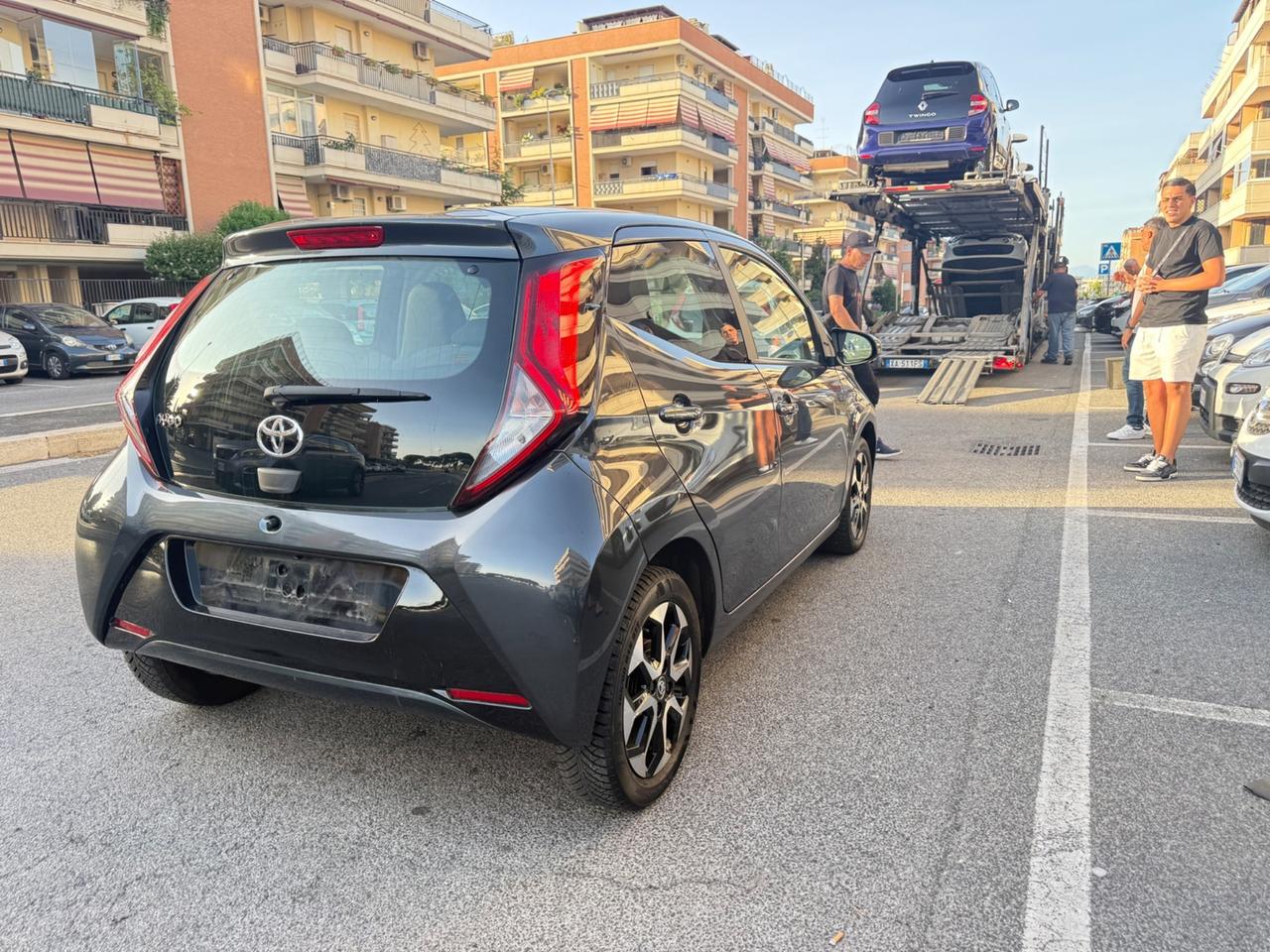 Toyota Aygo 1.0 VVT-i 72 CV 5 porte x-play MMT C.AUTOMATICO LED NAVI KAMERA CERCHI 16 PDC BLUETOOTH