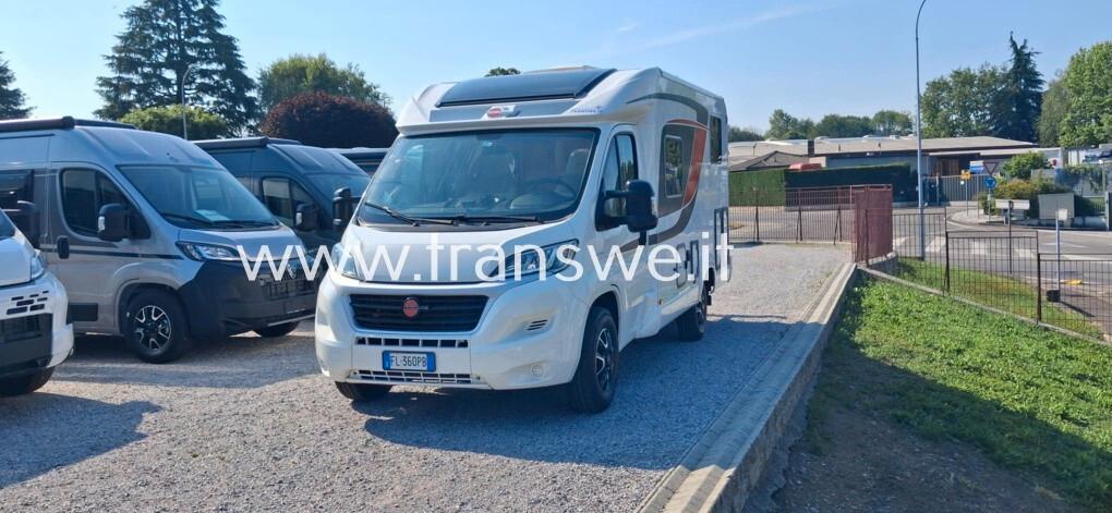 Bürstner Travel Van 590 letto matrimoniale posteriore