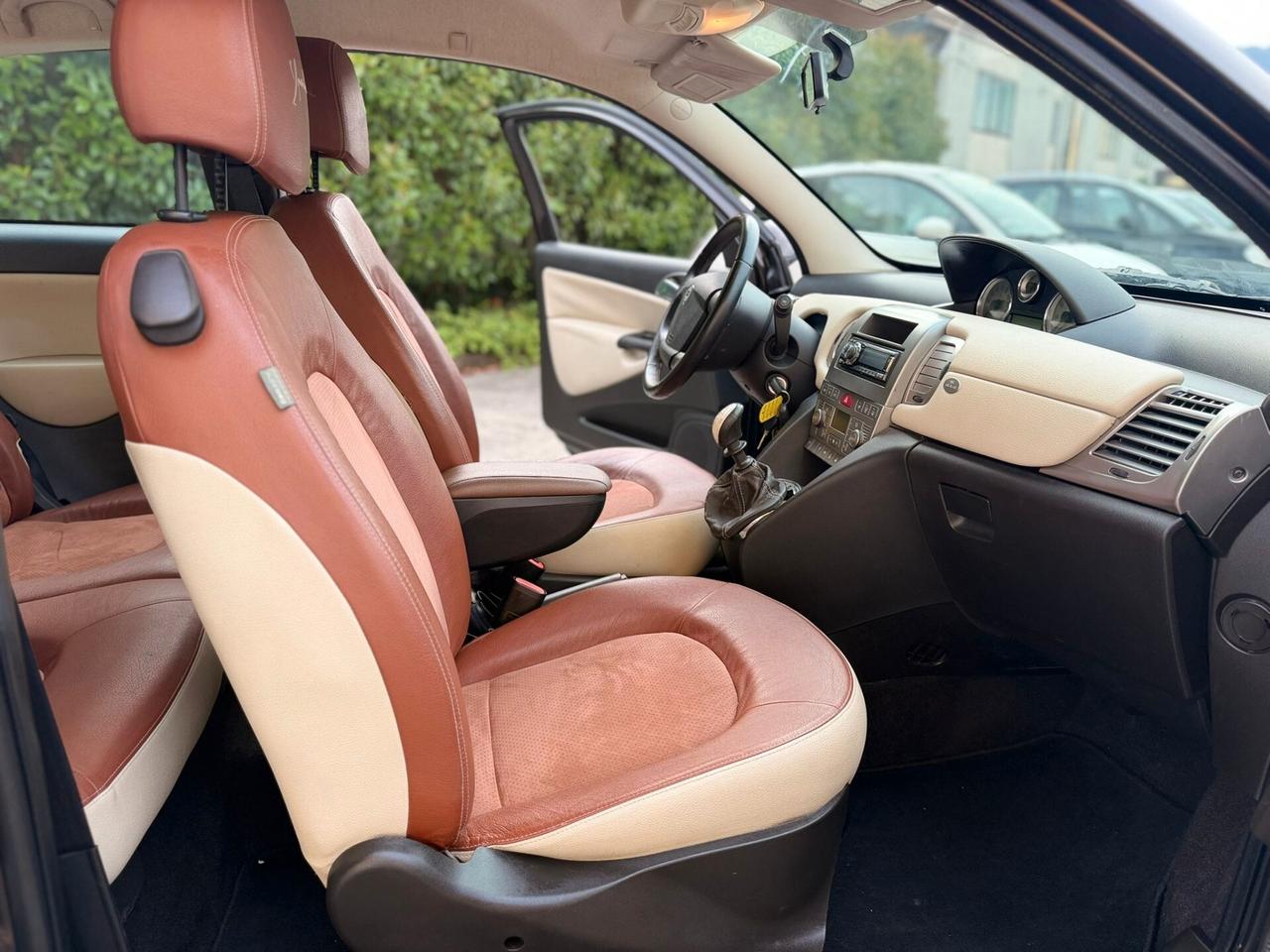 Lancia Ypsilon 1.2 Oro Giallo