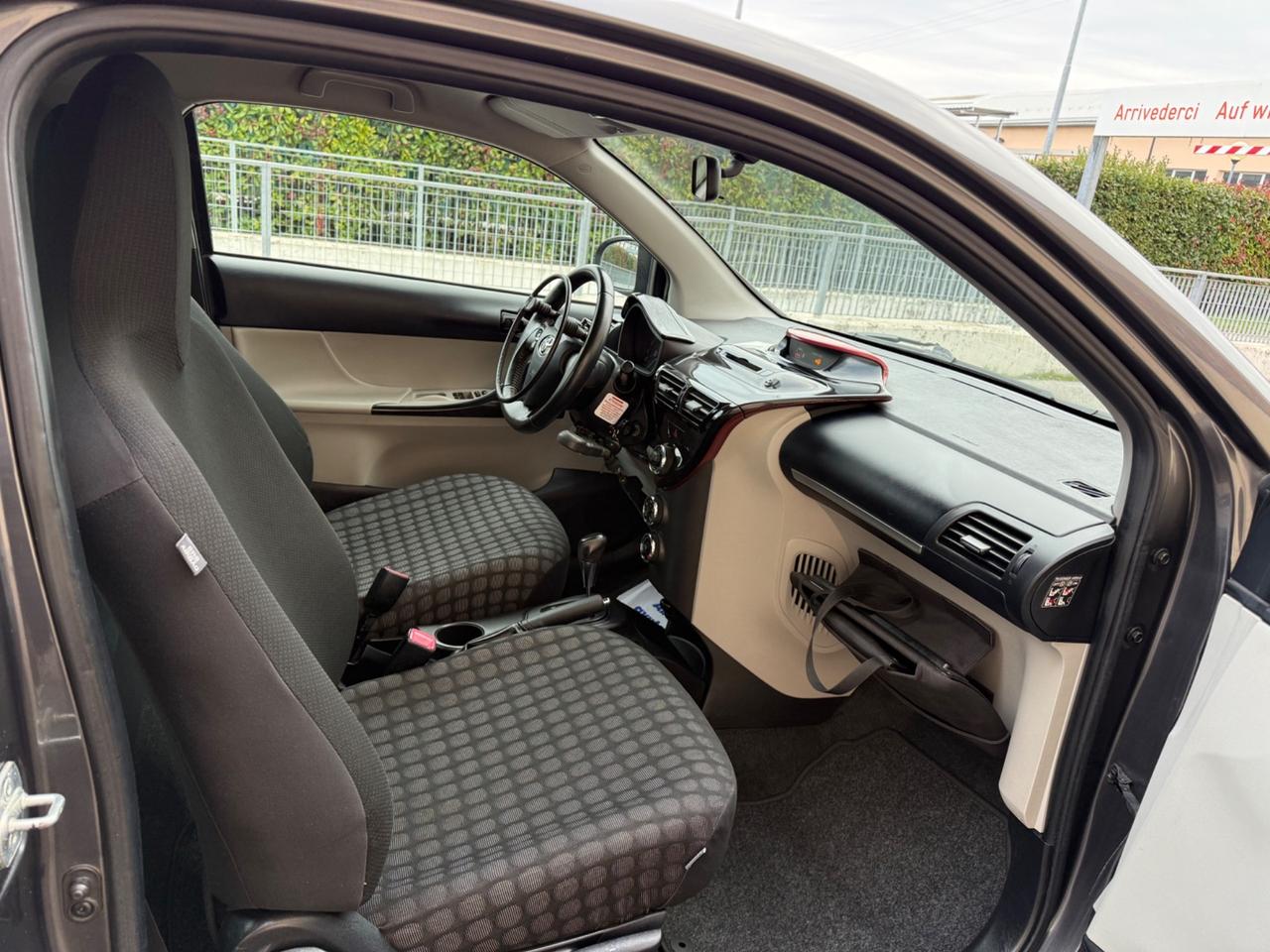 Toyota iQ 1.0 Sol .Guidasimplex … Automatica