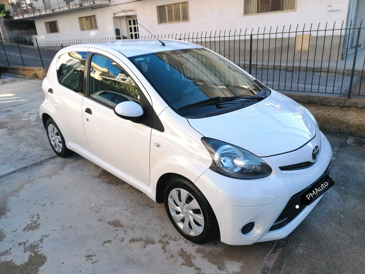 Toyota Aygo 1.0 12V 5 porte Lounge - Navy