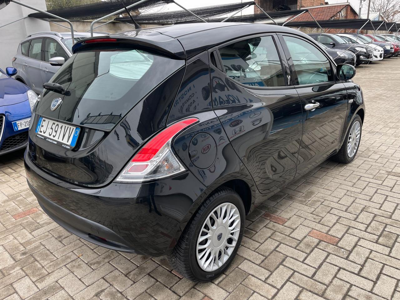 Lancia Ypsilon 1.2 69 CV 5 porte S&S Platinum