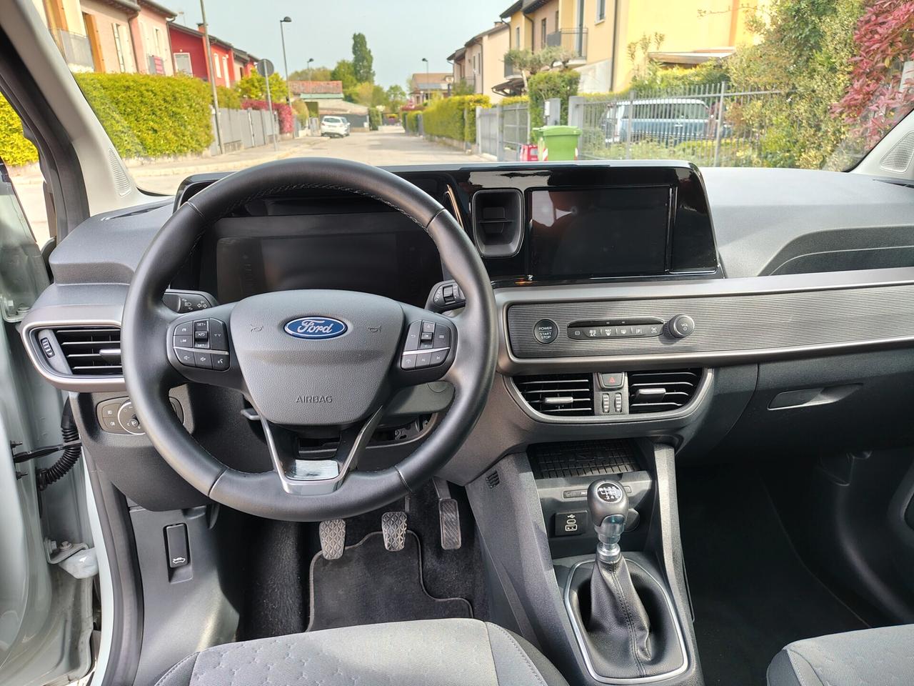 Ford Tourneo Courier 1.0 EcoBoost Titanium