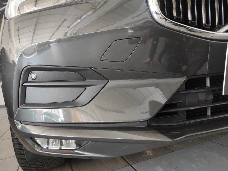 VOLVO XC60 (2017-->) - XC60 B5 (d) AWD Geartronic Momentum Pro