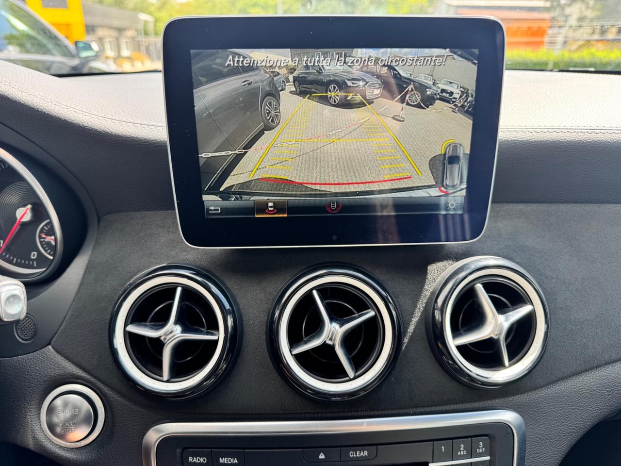 Mercedes-benz GLA 200 d Automatic Premium edition open