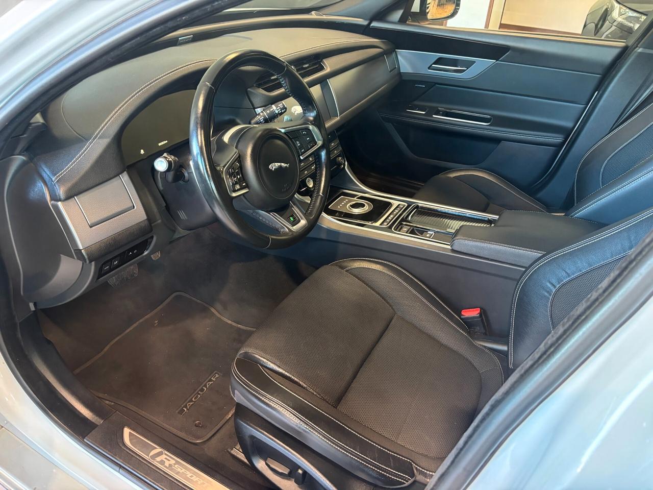Jaguar XF 2.0d i4 R-Sport awd *TALGIANDI CERTIFICATI*
