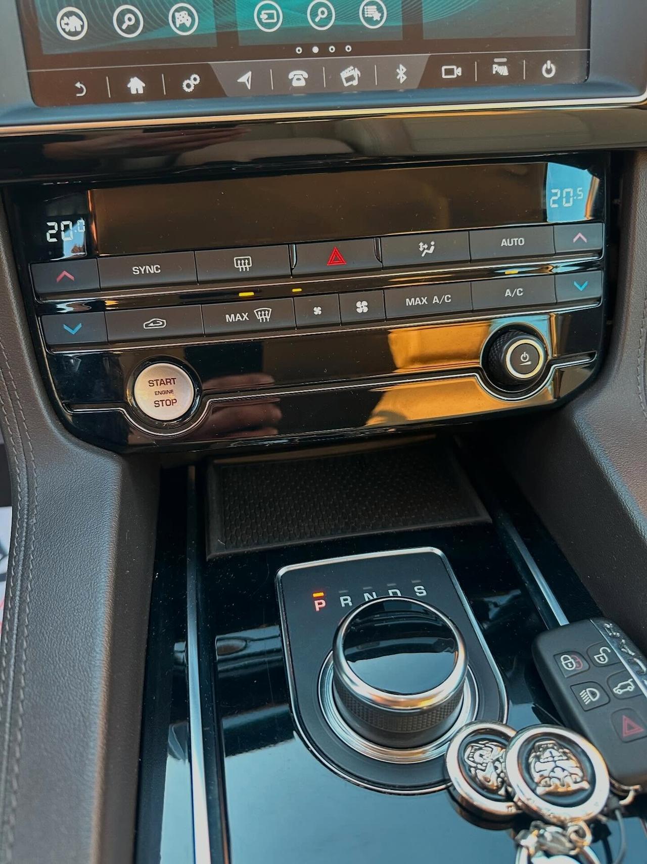 Jaguar F-Pace 2.0 D 180 CV AWD aut. Portfolio