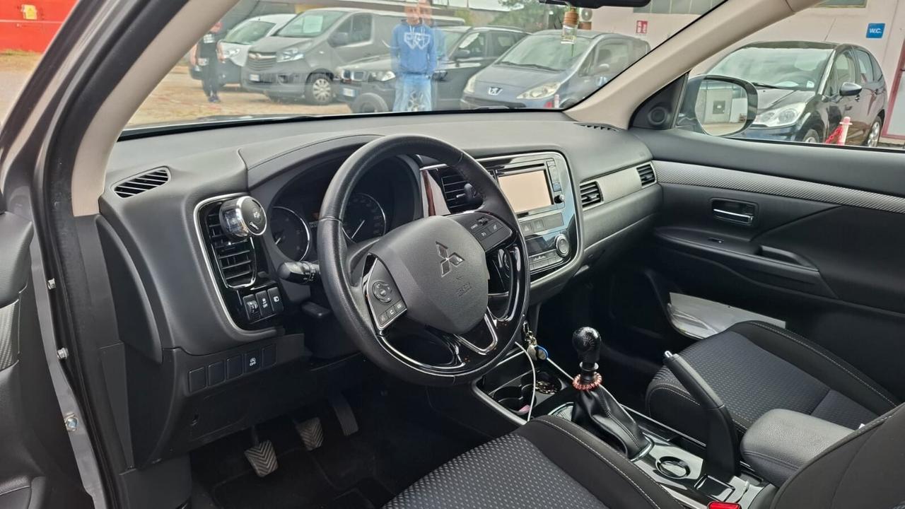 Mitsubishi Outlander 2.2 DI-D 2WD Insport 7p.