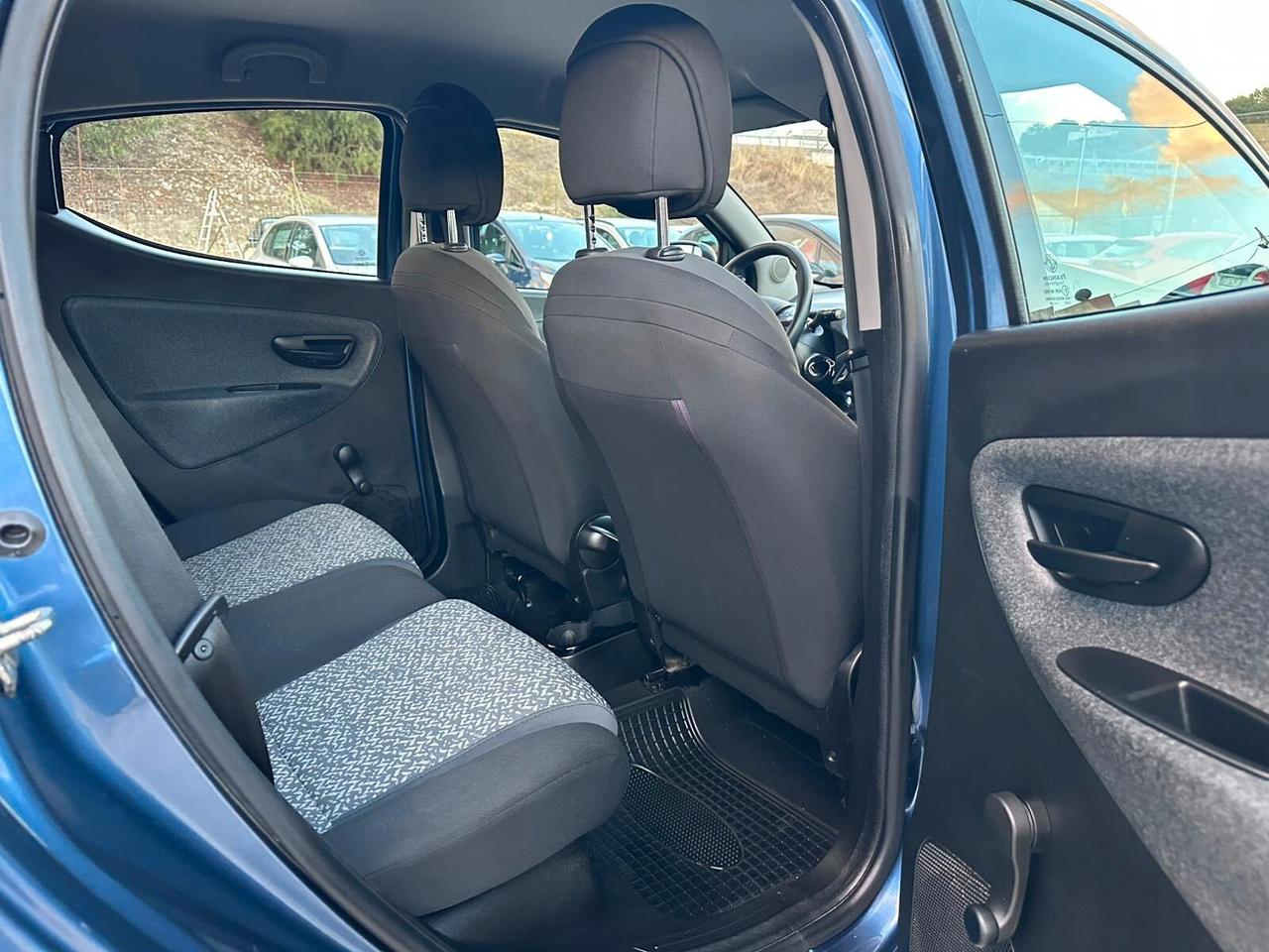 Lancia Ypsilon 1.0 FireFly 5 porte S&S Hybrid Ecochic Silver