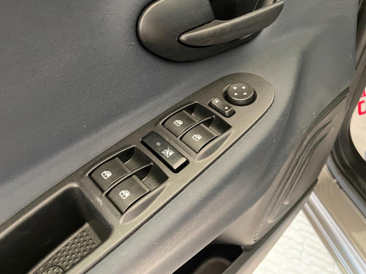 Lancia Ypsilon 1.0 FireFly 5 porte Hybrid Platino