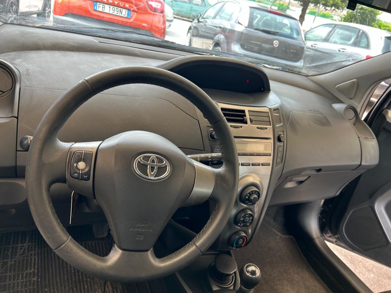 Toyota Yaris 1.0 5 porte