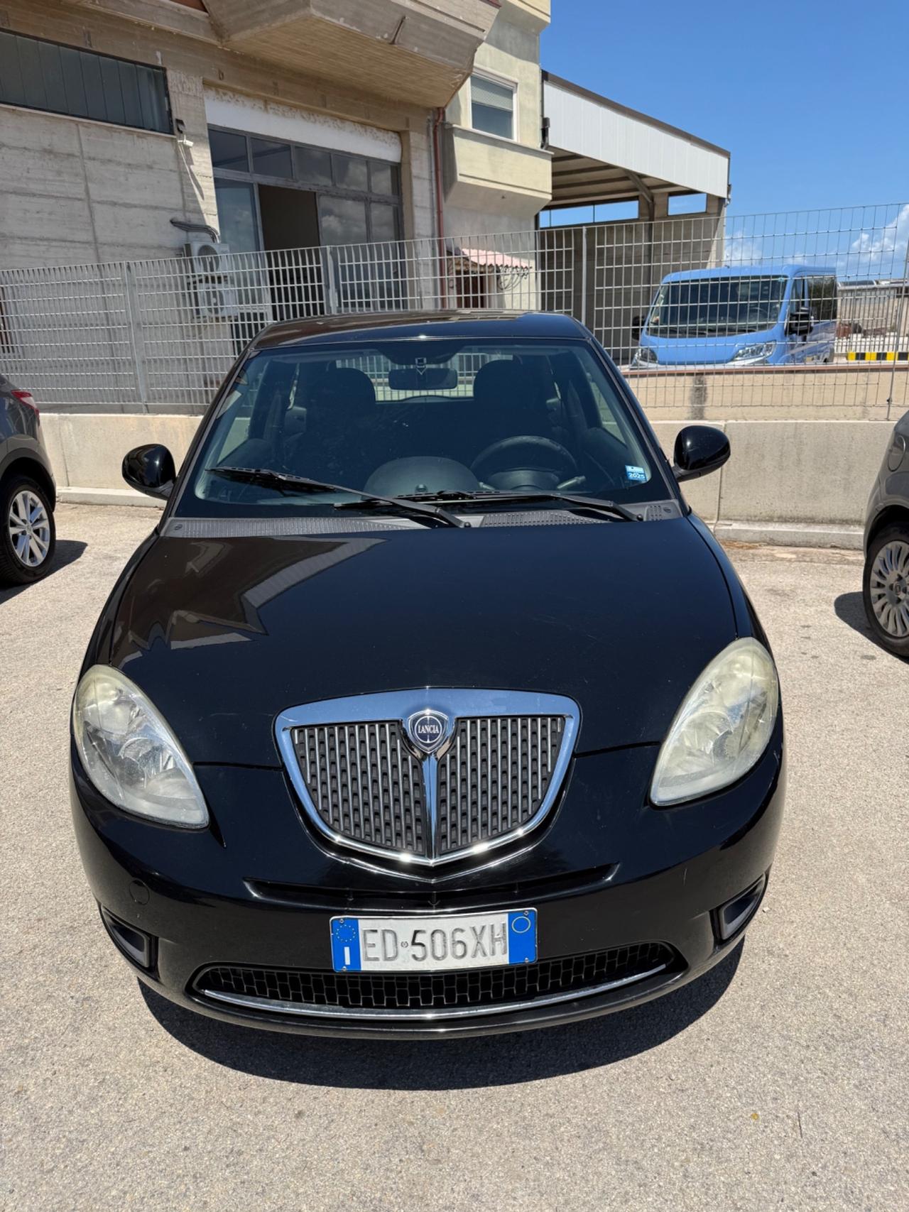 Lancia Ypsilon 1.3 MJT 75 CV Diva