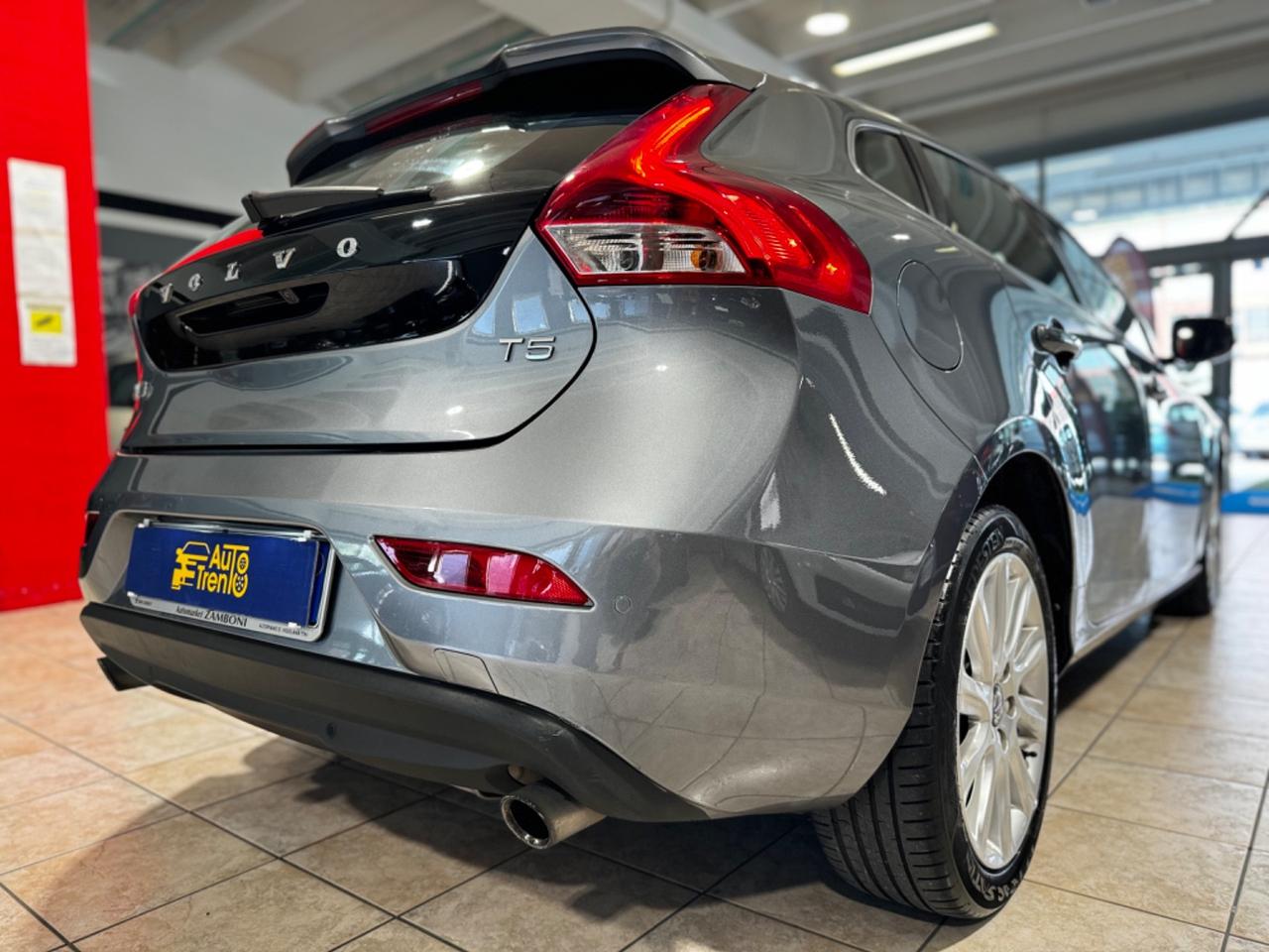 Volvo V40 Cross Country T5 AWD Geartronic 96.000 KM