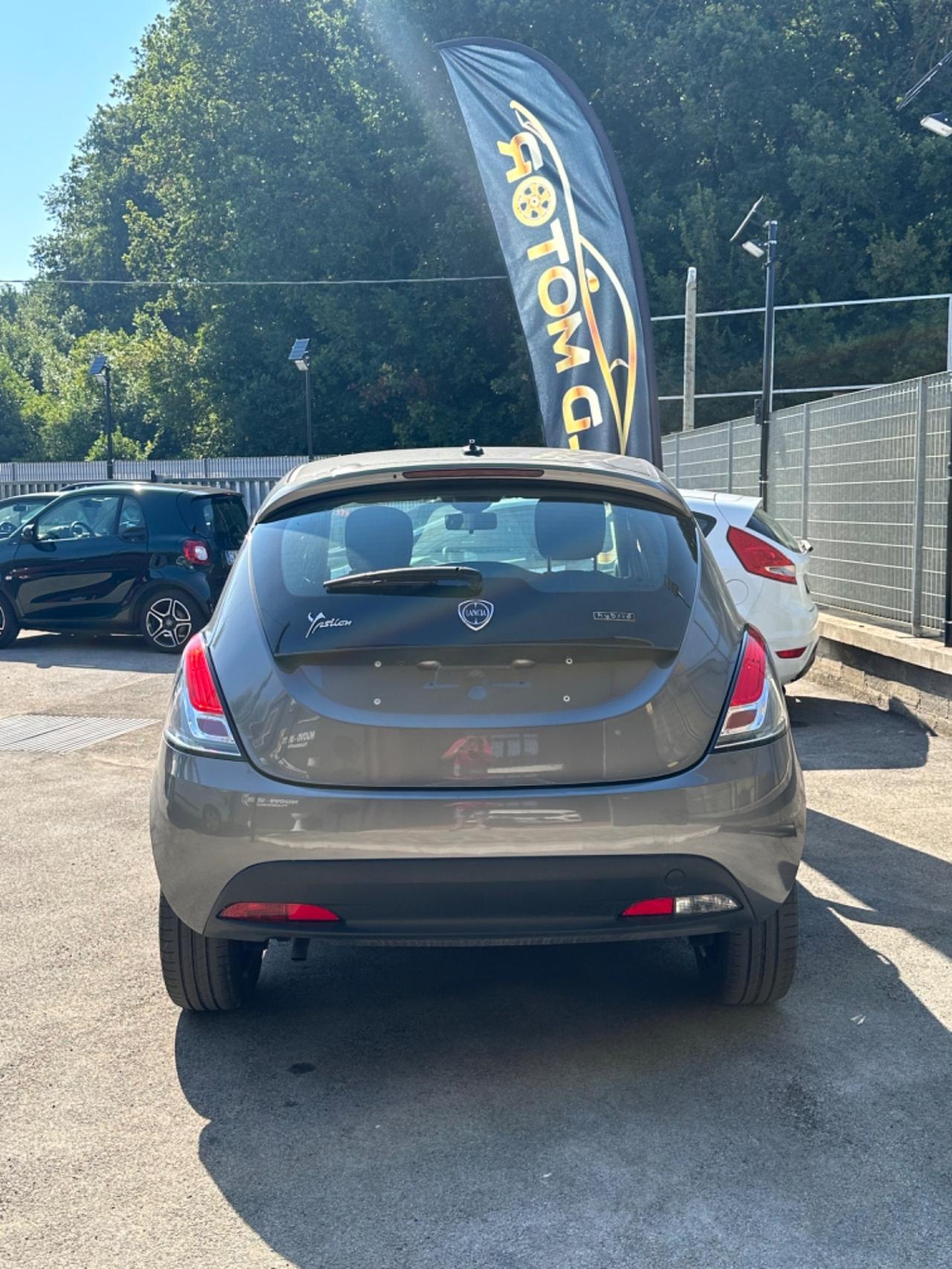 Lancia Ypsilon 1.0 FireFly 5 porte S&S Hybrid Silver
