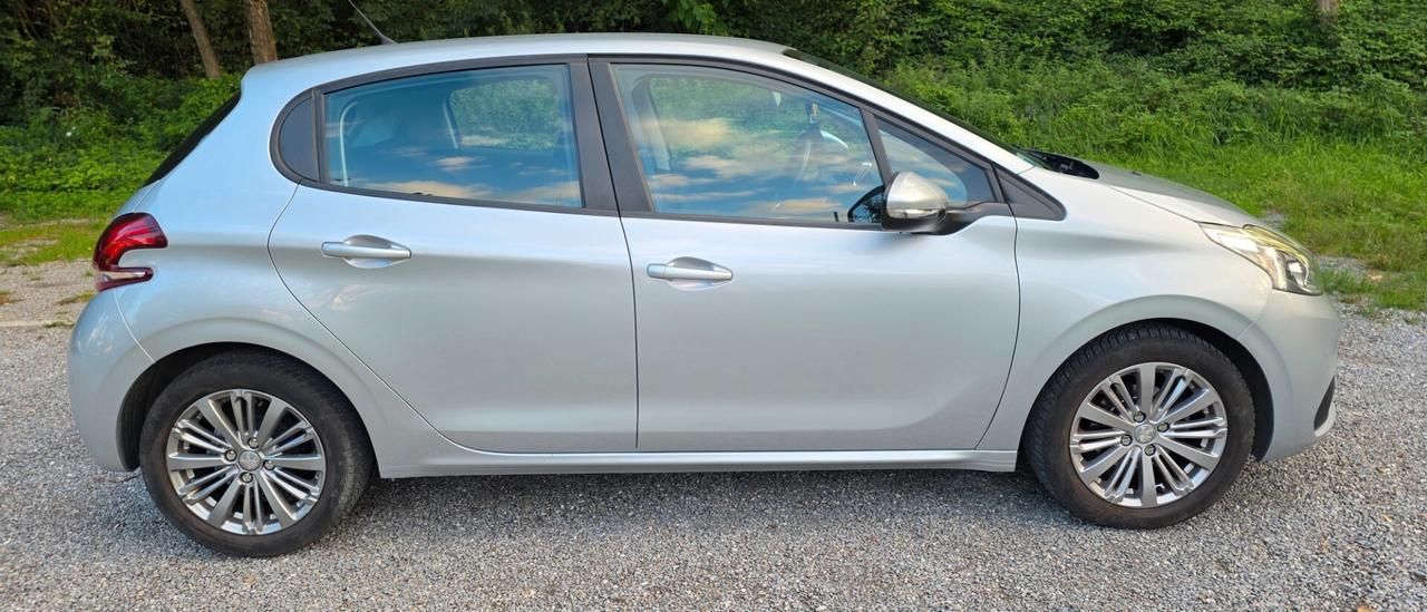 Peugeot 208 PureTech 82 5 porte Allure