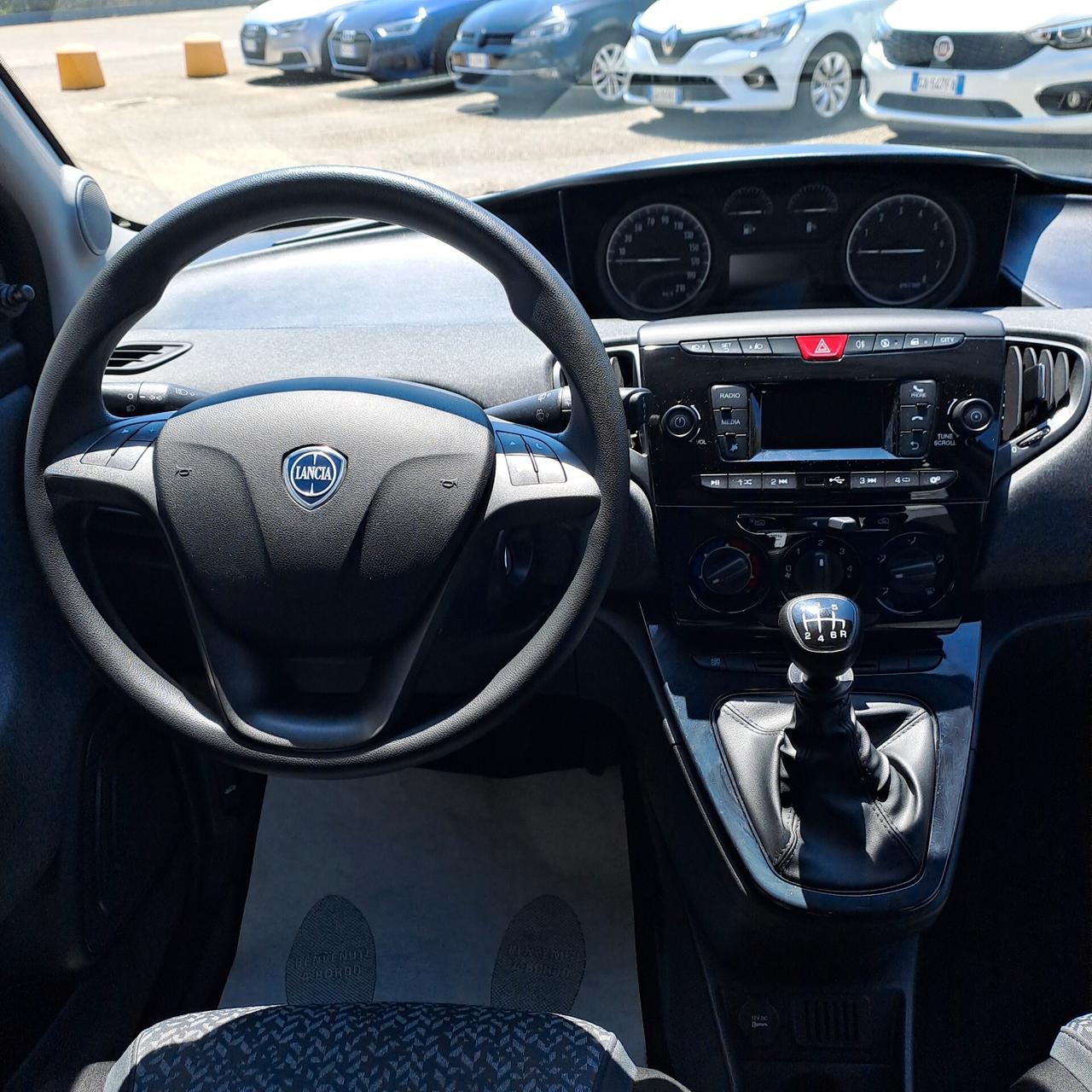 Lancia Ypsilon 1.0 Bz 70 Cv Hybrid Silver