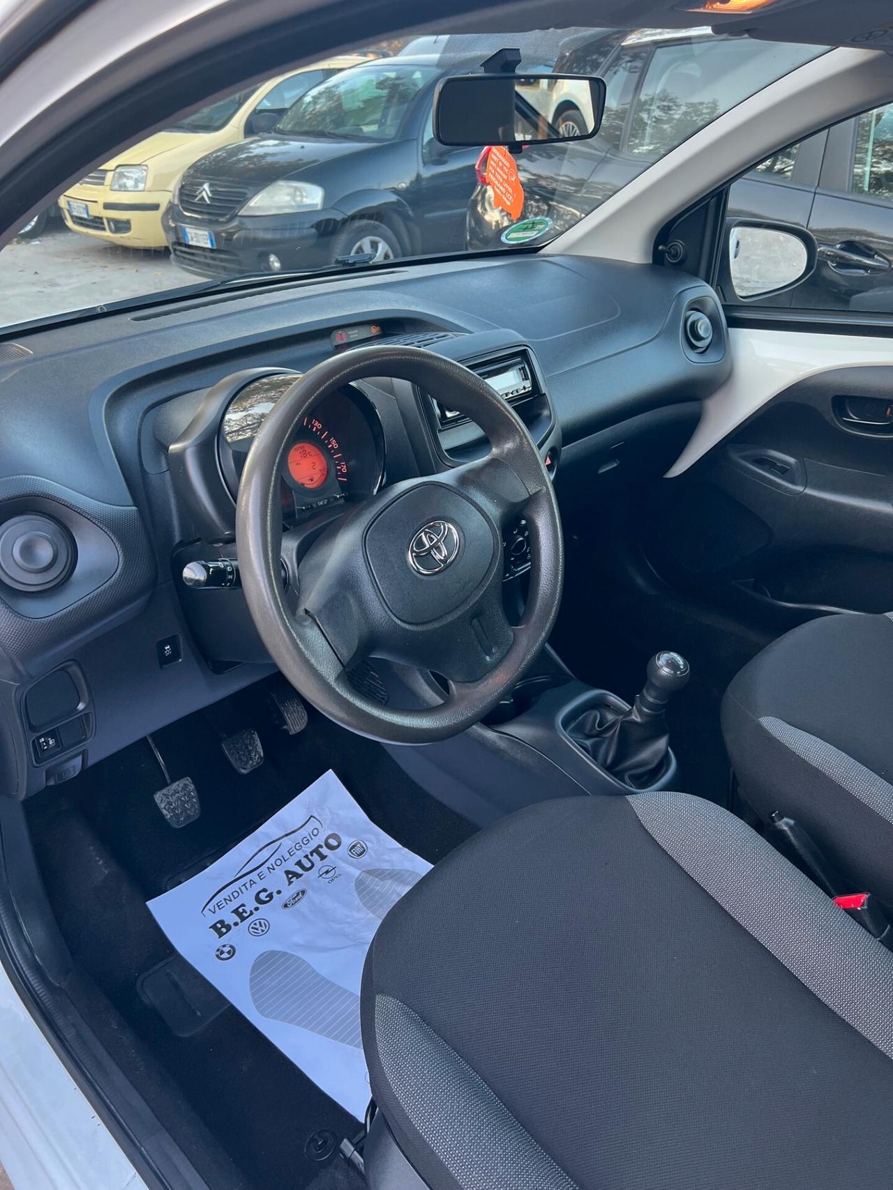 Toyota Aygo 1.0 VVT-i 69 CV 5 porte x-play TSS