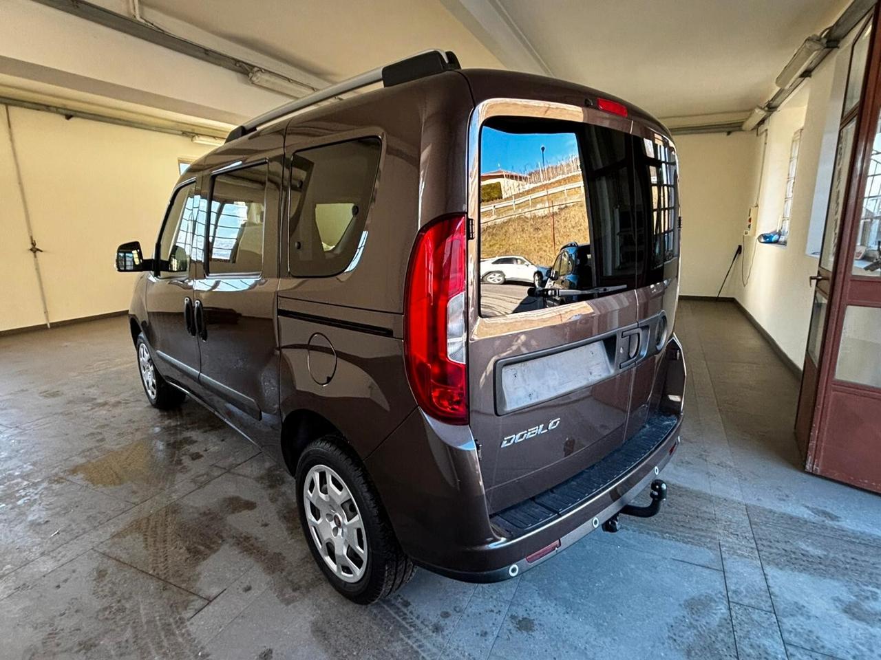 Fiat Doblò 1.4 T-Jet 16V Easy 7 POSTI