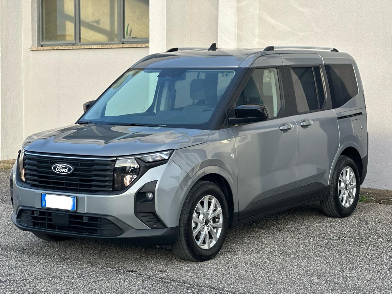 FORD Tourneo Courier 1.0 EcoBoost Titanium