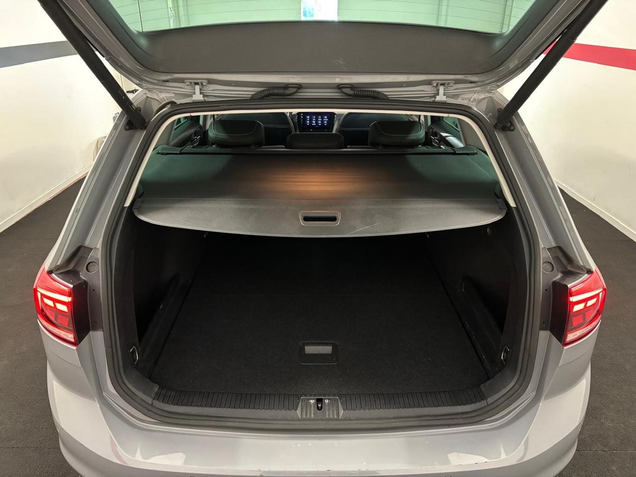 Volkswagen Passat Variant 2.0 TDI SCR EVO DSG Executive FULL OPTIONAL * REGALO SPECIALE DA AUTOWEB *