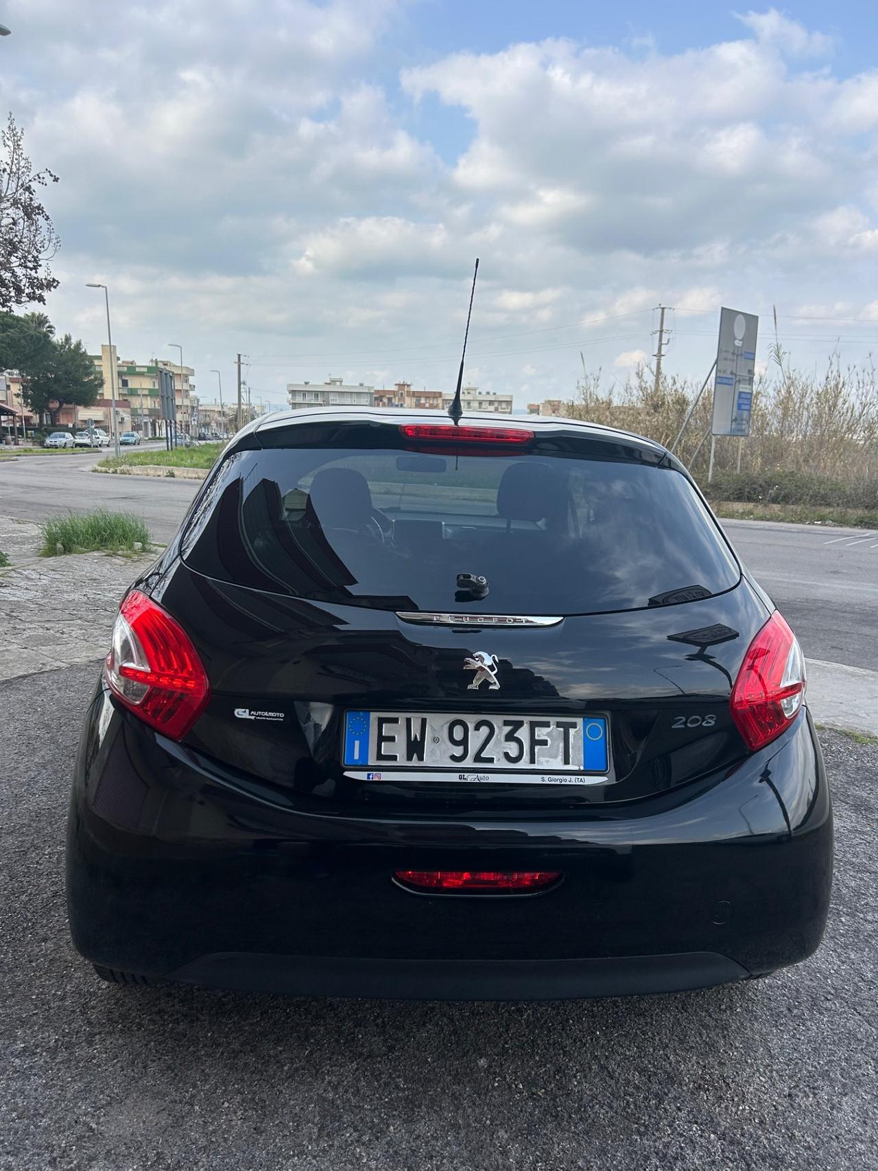 Peugeot 208 1.4 HDi 68 CV 3 porte Allure
