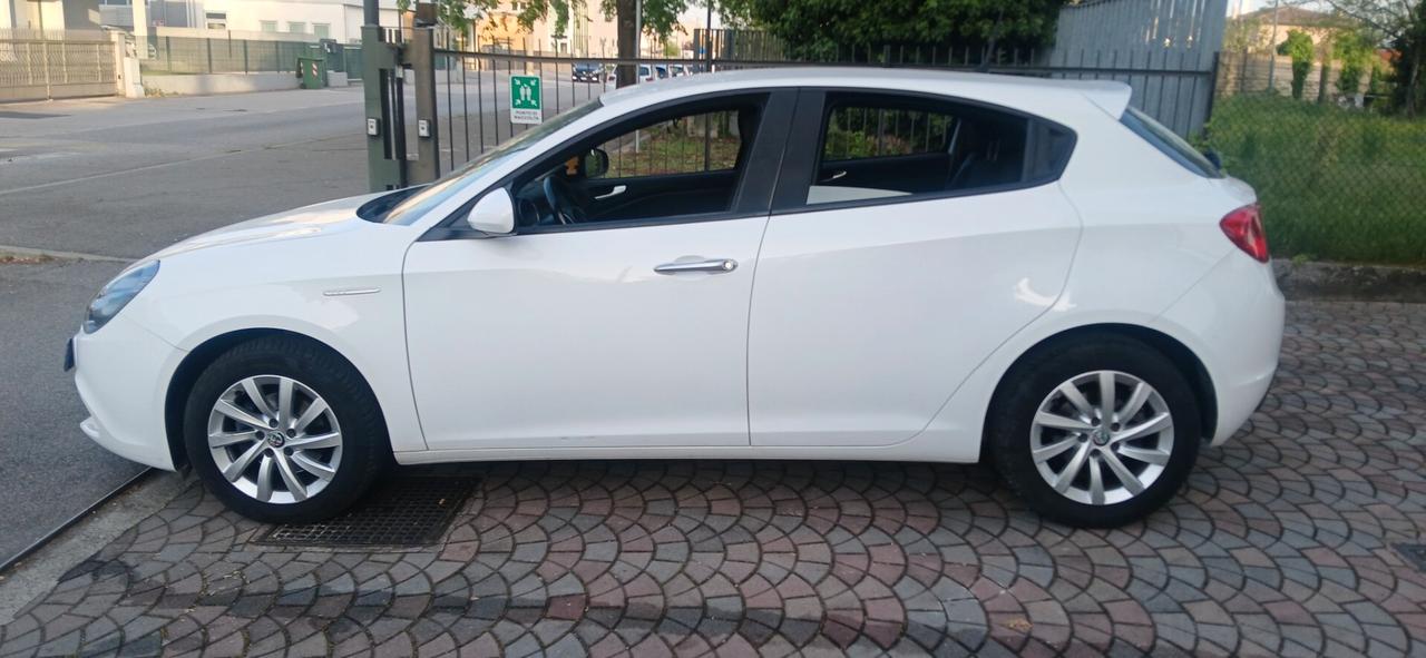 Alfa Romeo Giulietta 1.6 JTDm 120 CV neopatentati