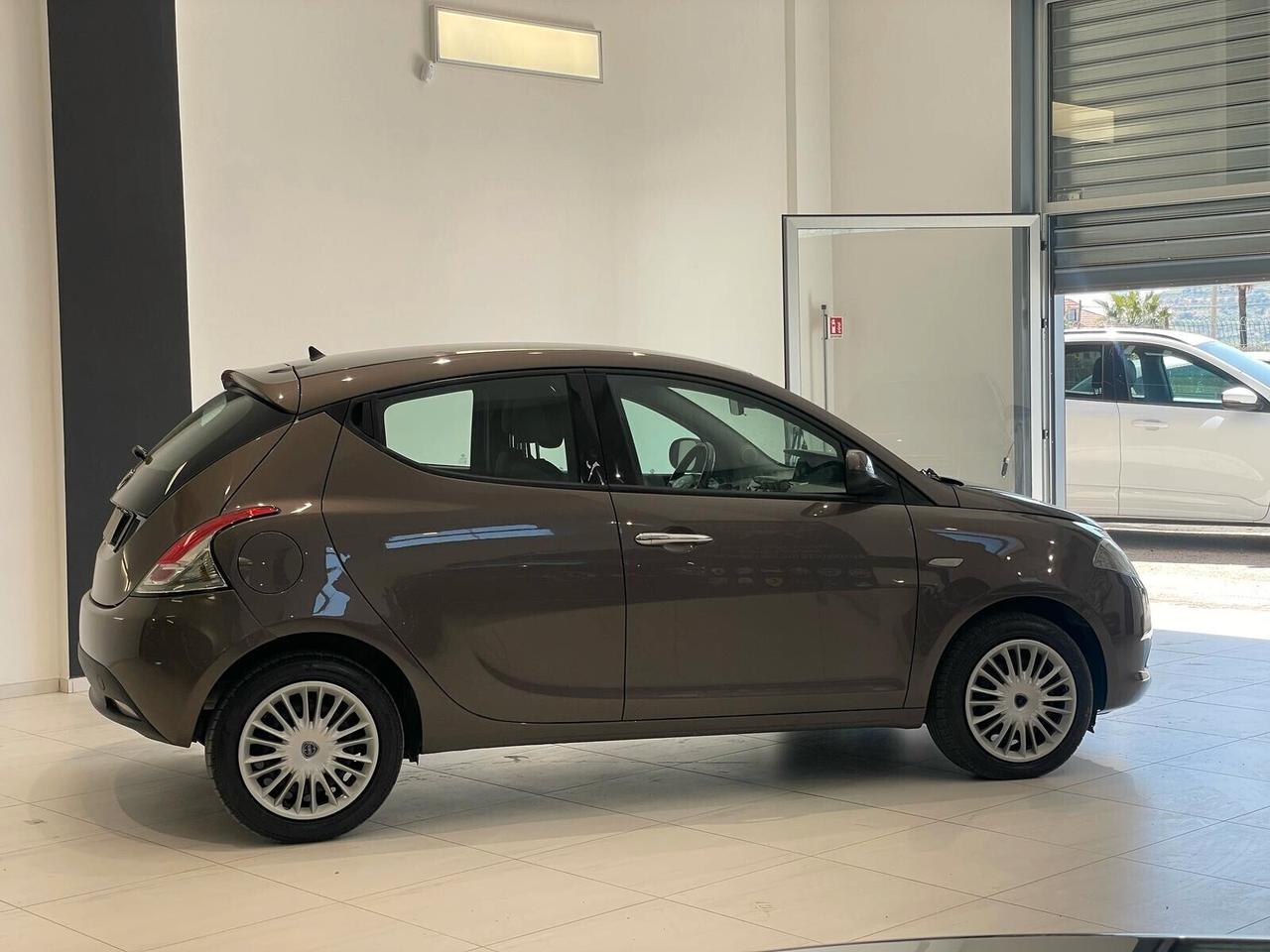Lancia Ypsilon 1.3 MJT 95 CV 5 S&S Platinum 12.2011