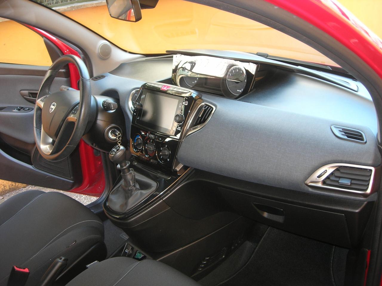 Lancia Ypsilon 1.0 FireFly 5 porte S&S Hybrid Ecochic Gold