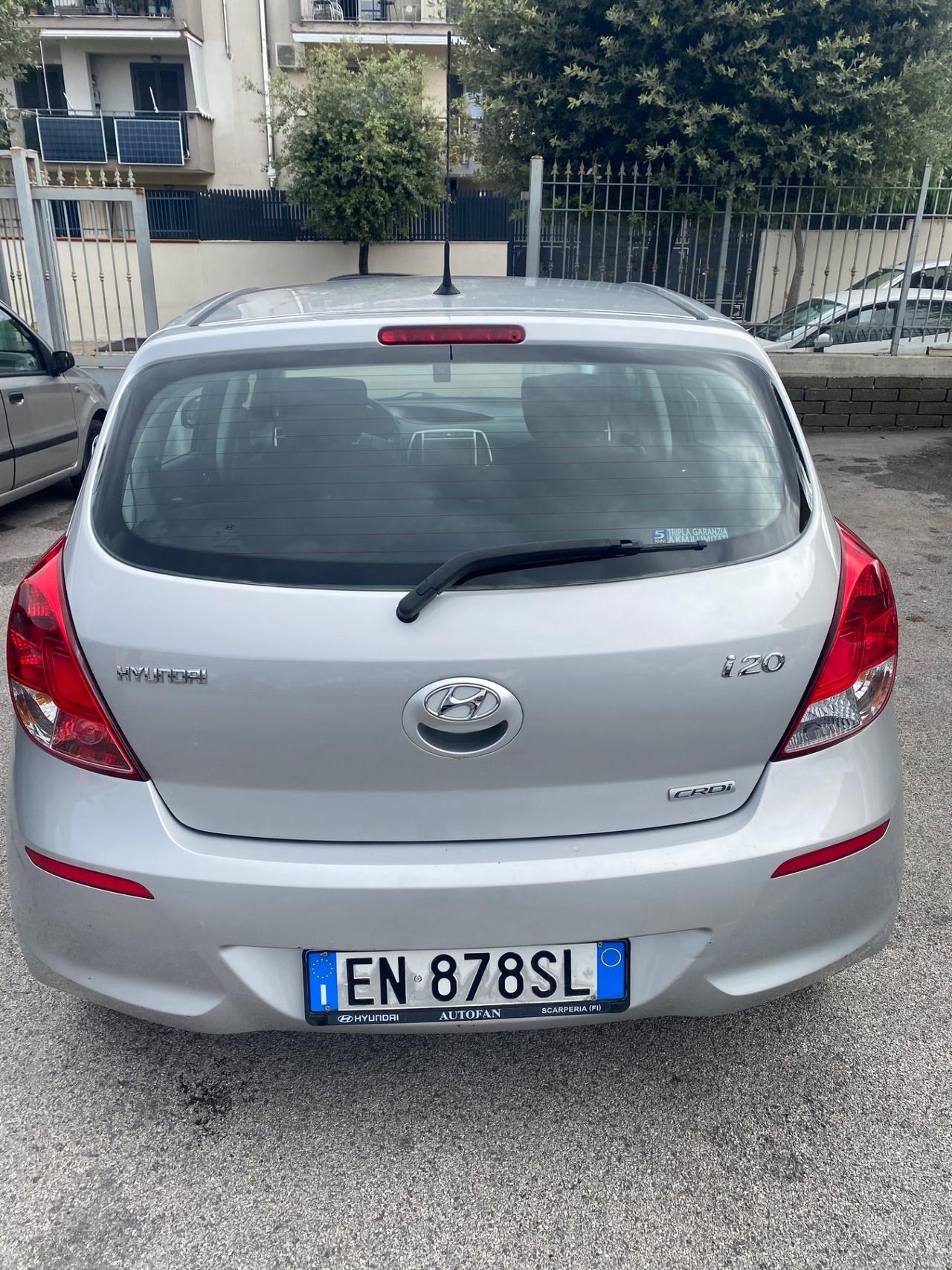 Hyundai i20 1.4 CRDi Anno 2013 Full Navi Led