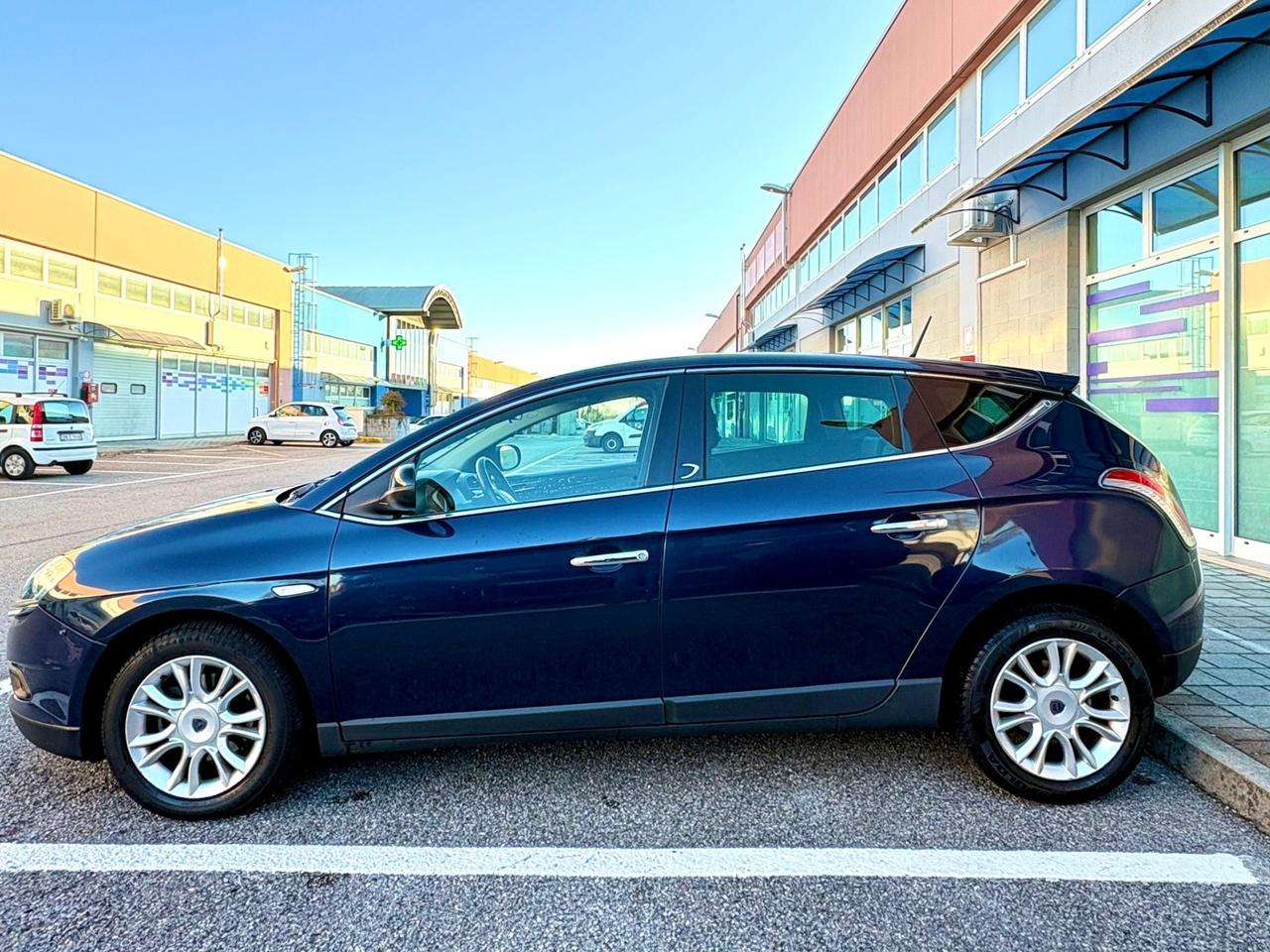 Lancia Delta 1.6 MJT DPF 105 CV Silver