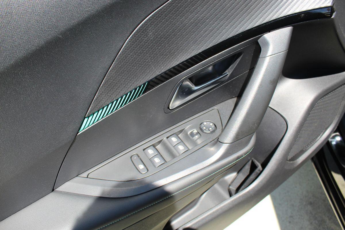 PEUGEOT - 2008 - BlueHDi 130 S&S EAT8 GT Pack