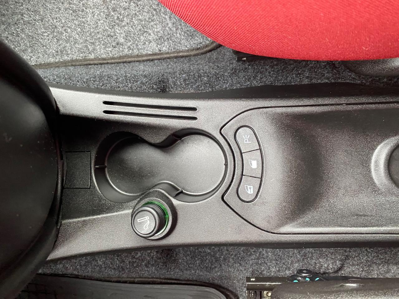 Lancia Ypsilon 1.2 Benzina Argento NEOPATENTATI