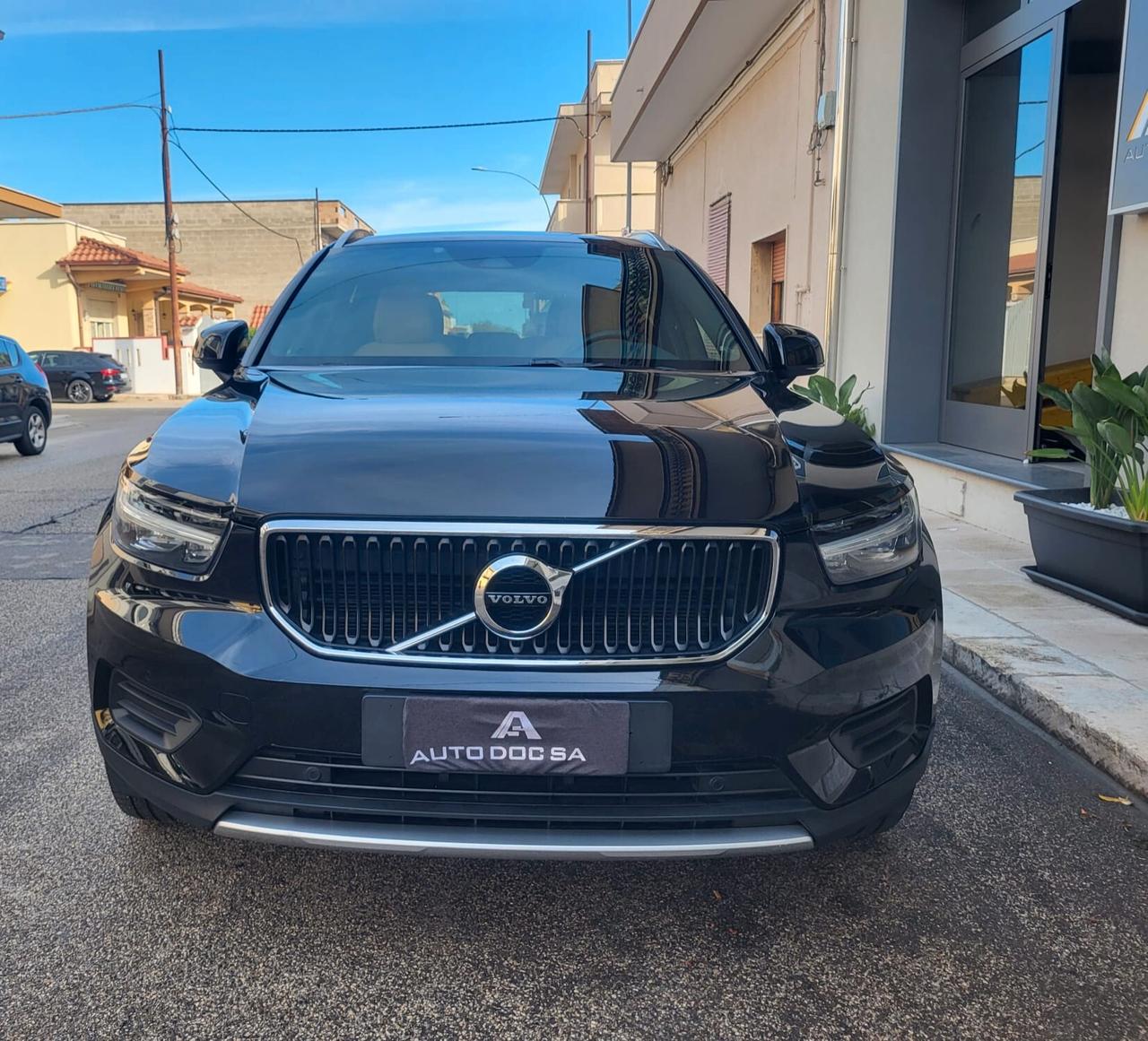 Volvo XC40 D3 Geartronic Momentum Pelle Beige Retroc. Cerchi 18...