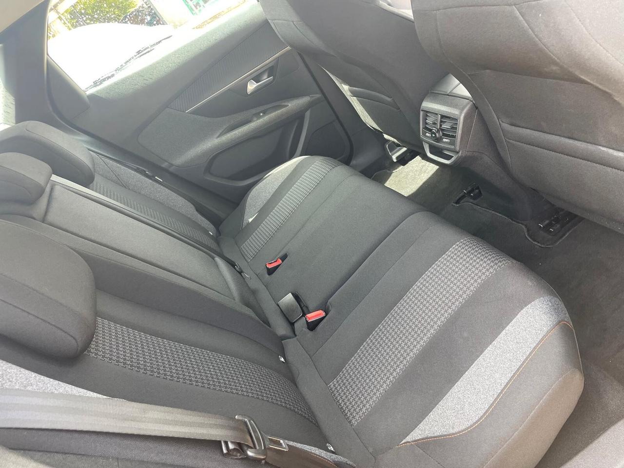 Peugeot 3008 BlueHDi 130 S&S EAT8 Active Business