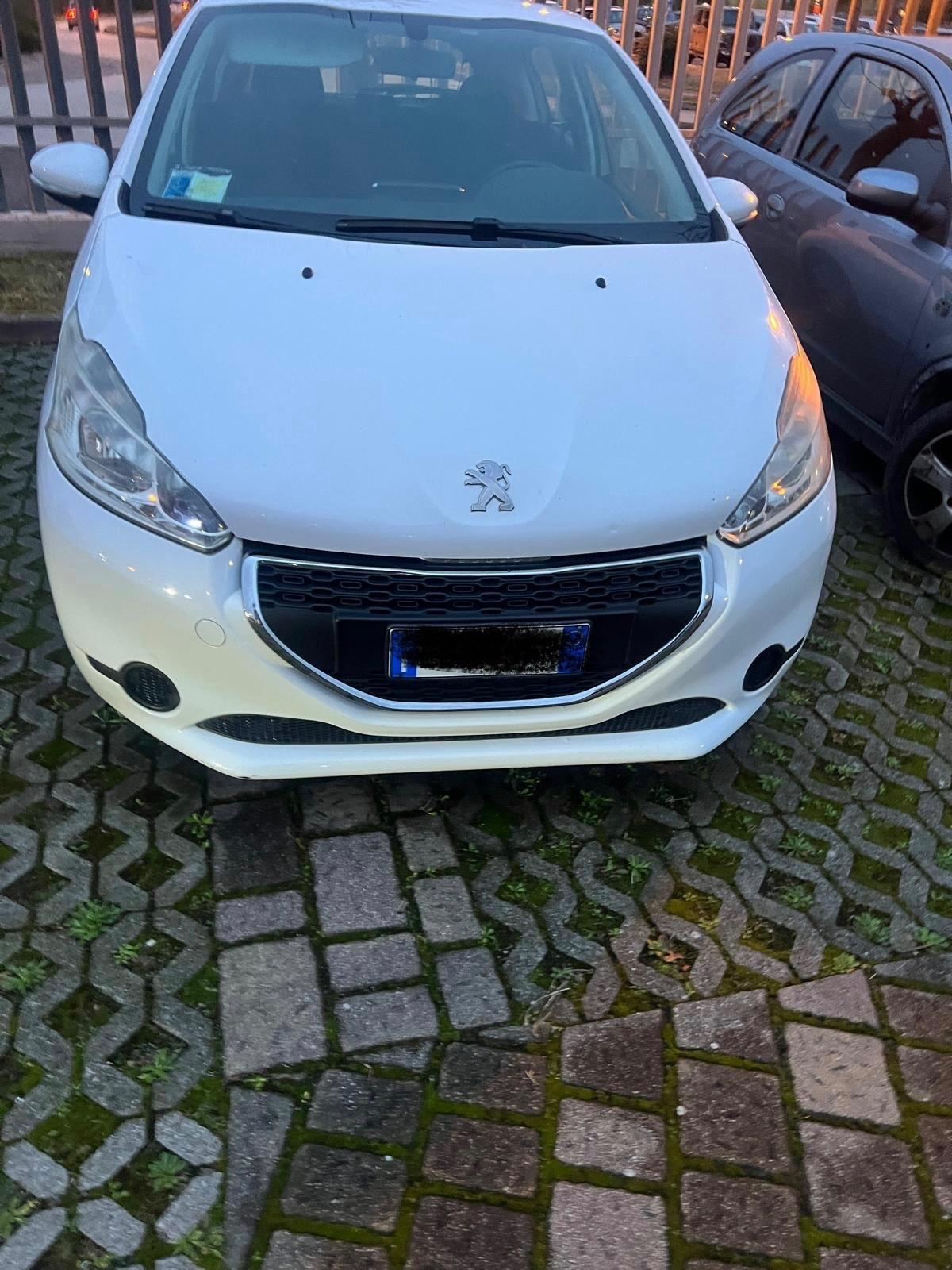 Peugeot 208 1.4 HDi 68 CV 5 porte Allure