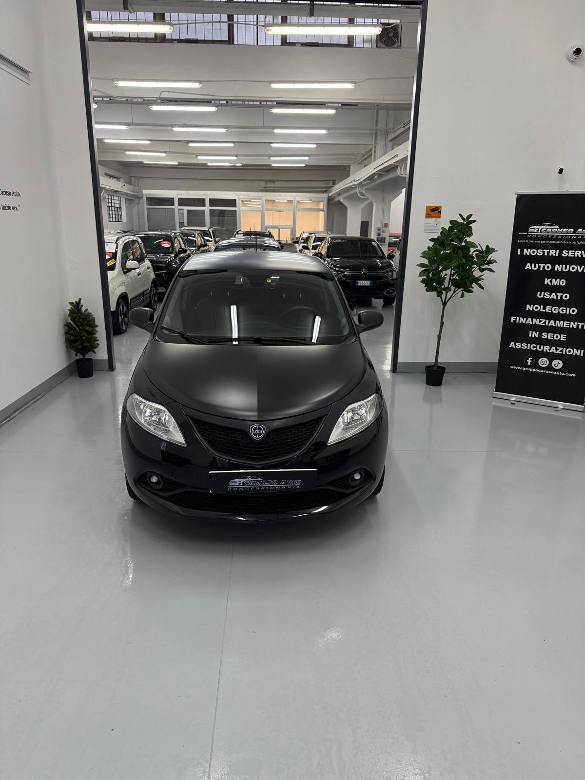 Lancia Ypsilon 1.2 69 CV 5 porte S&S Black and Noir