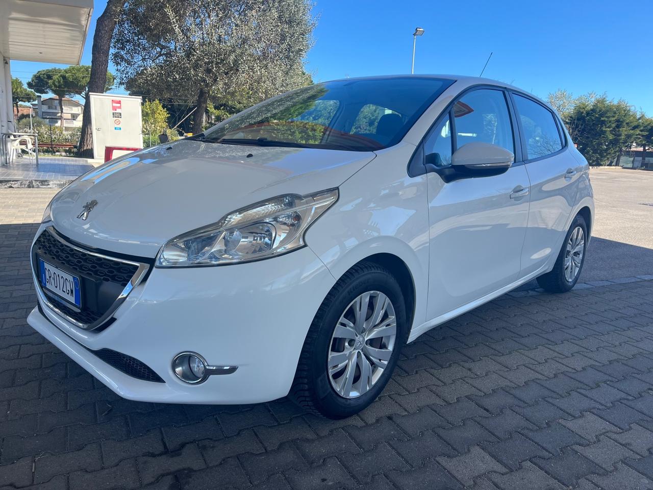 Peugeot 208 1.2 VTi 82 CV 5 porte Active km 67.000 garanzia 12 mesi