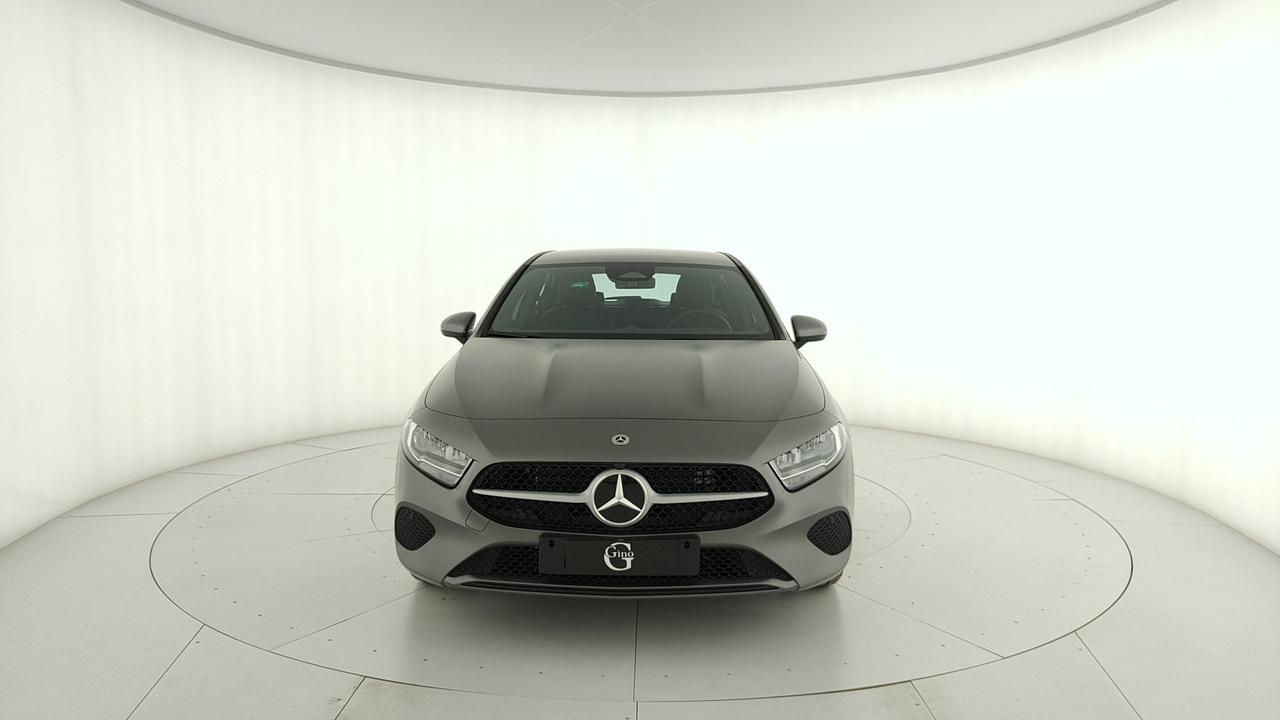 Mercedes-Benz A 250 e con tecnologia ibrida EQ