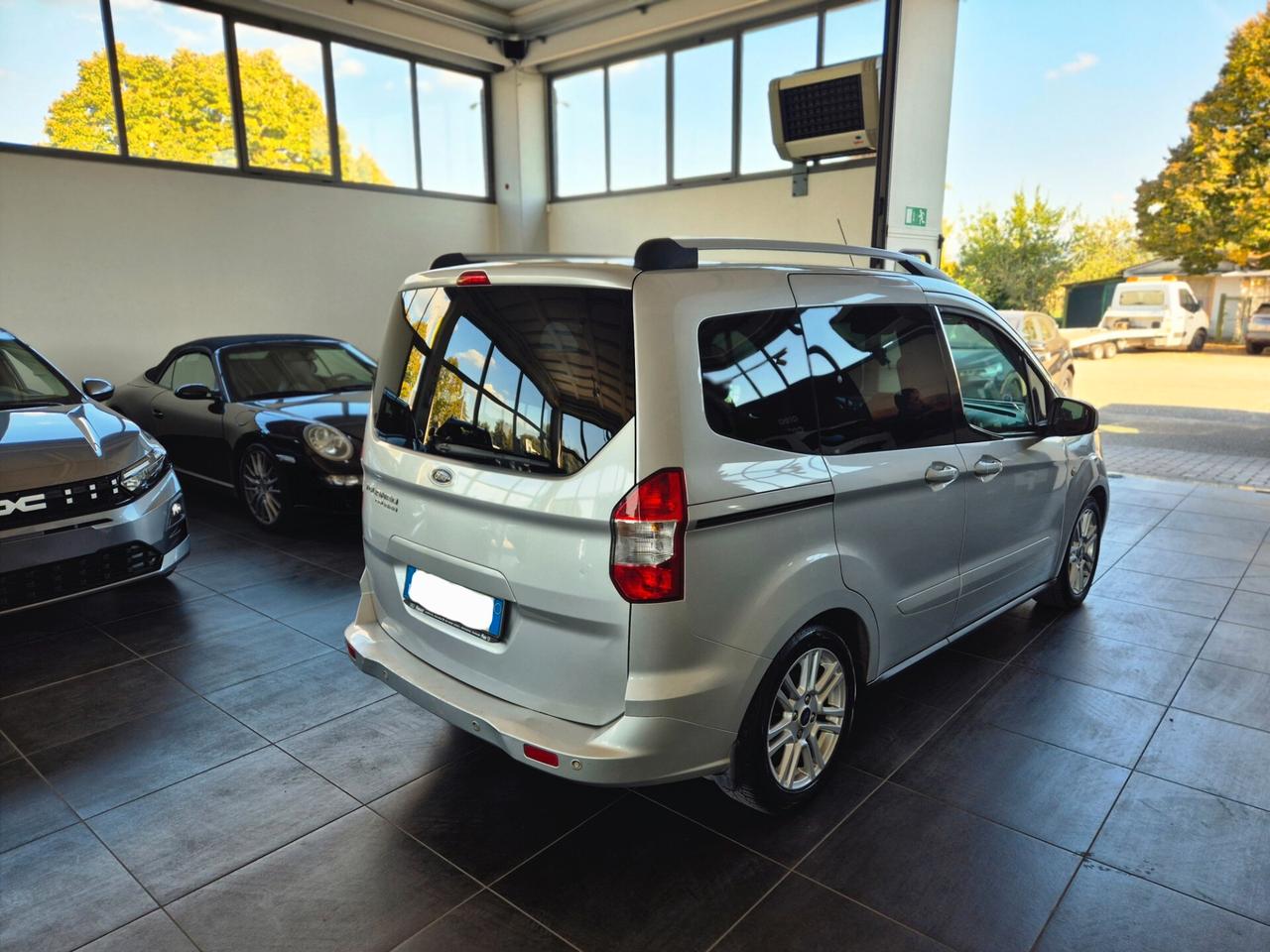 Ford Tourneo Courier 1.5 TDCI 95 CV Titanium