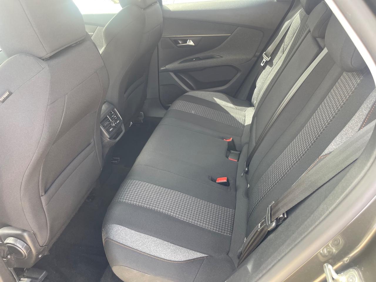 Peugeot 3008 BlueHDi 130 S&S Allure