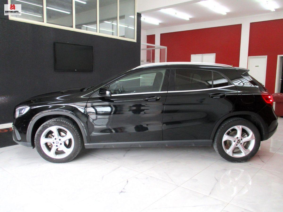 MERCEDES GLA 200 d Automatic Premium-2017