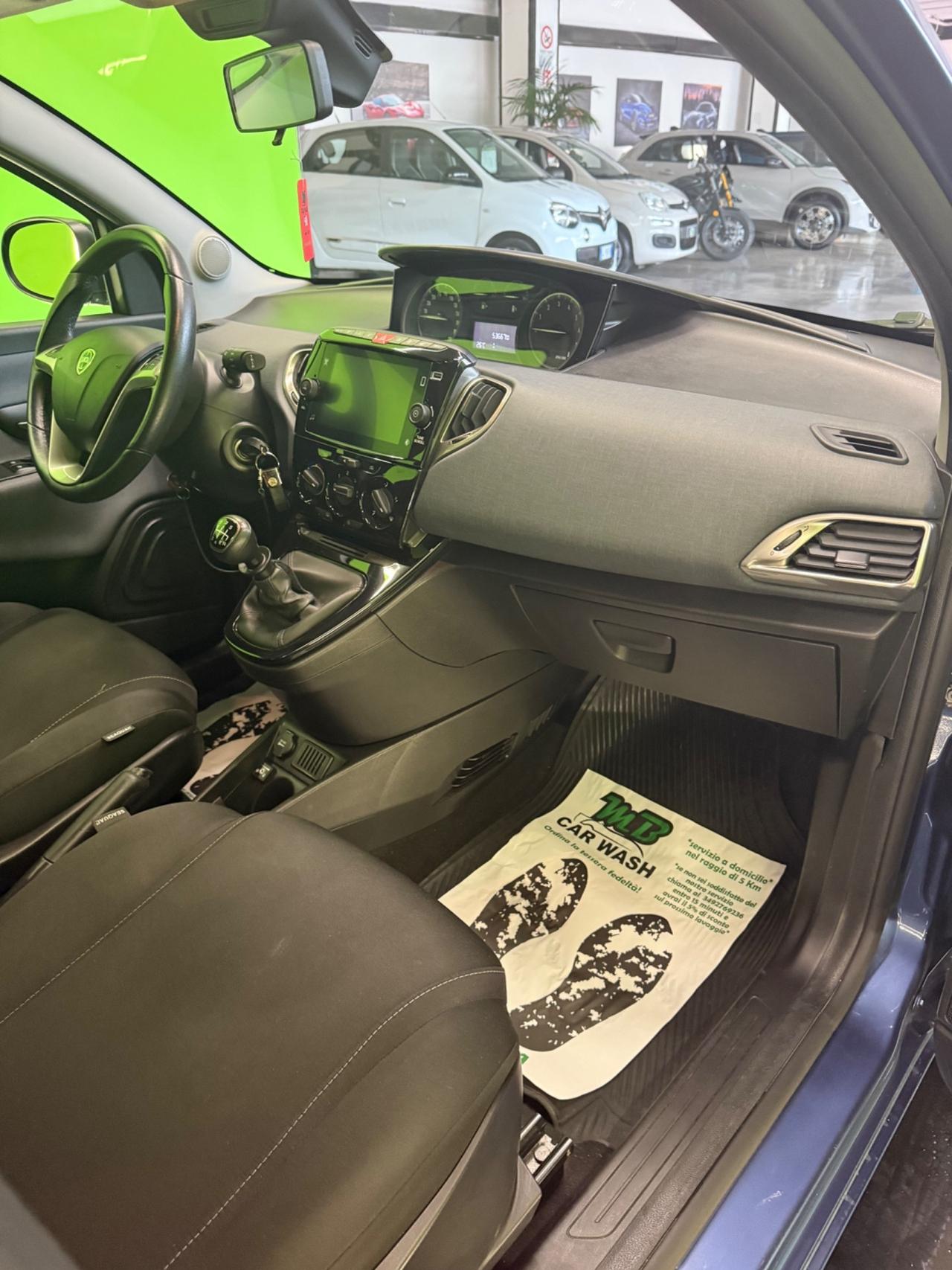Lancia Ypsilon 1.0 FireFly 5 porte S&S Hybrid Ecochic Silver