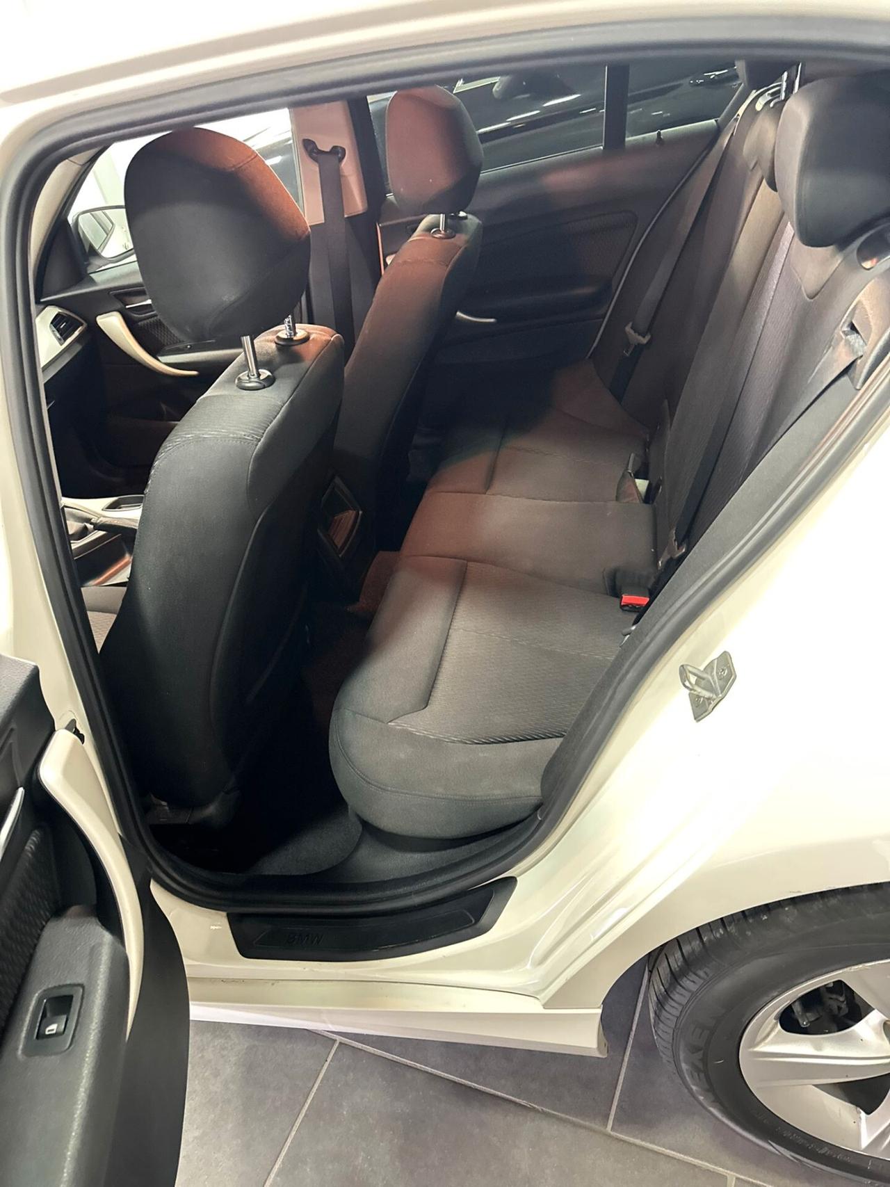 Bmw 116d 5p. Urban