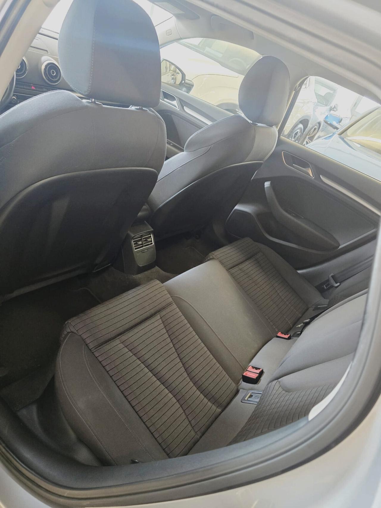 Audi A3 SPB 1.6 TDI S tronic 15'